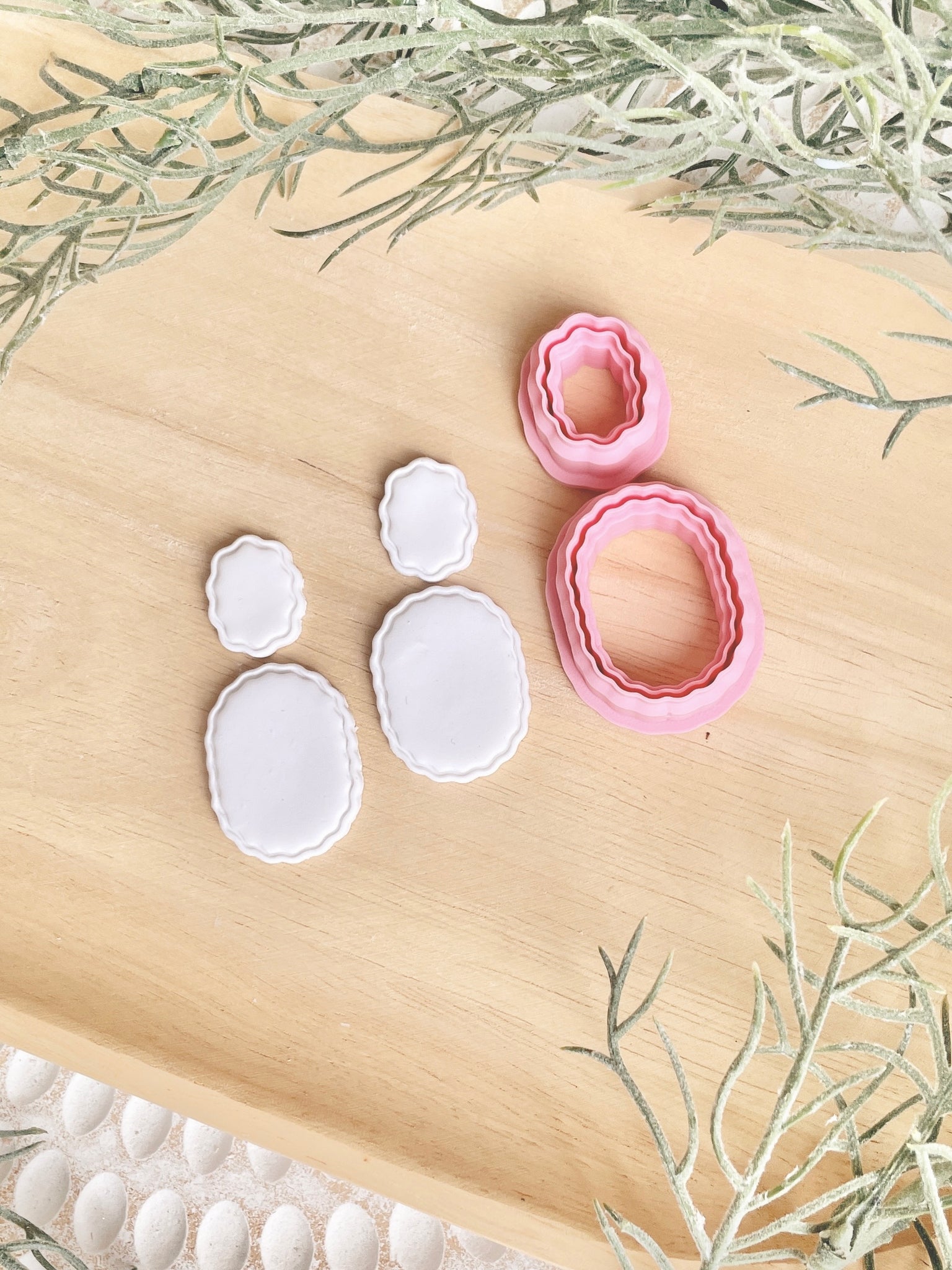 Kyla scallop border oval set