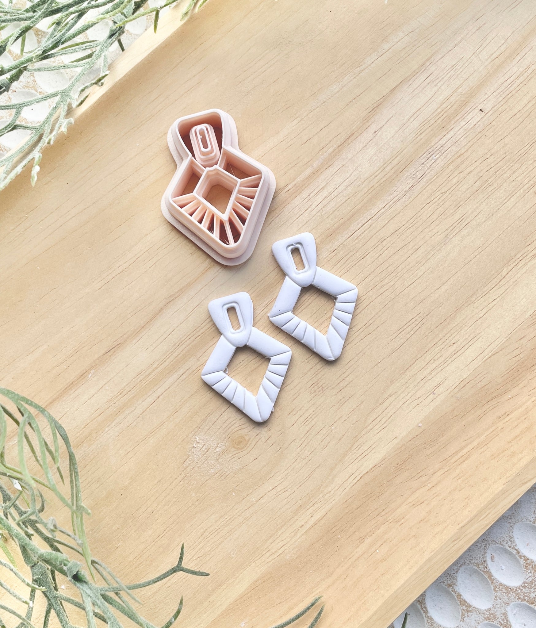 Sienna lined detailed cutter