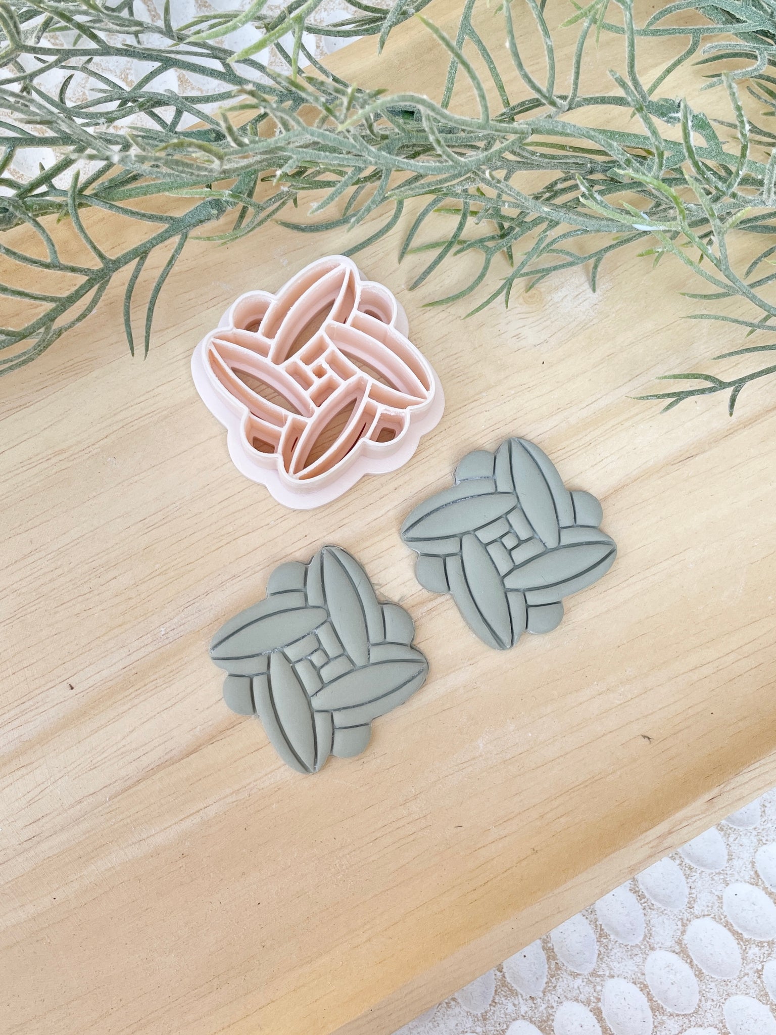 Frankie detailed cutter