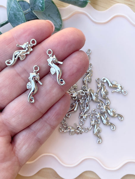 Seahorse silver plated charm connectors x 6