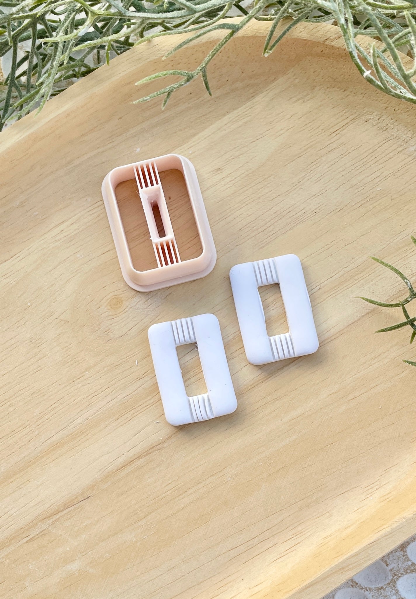 Mika square with lines cutter