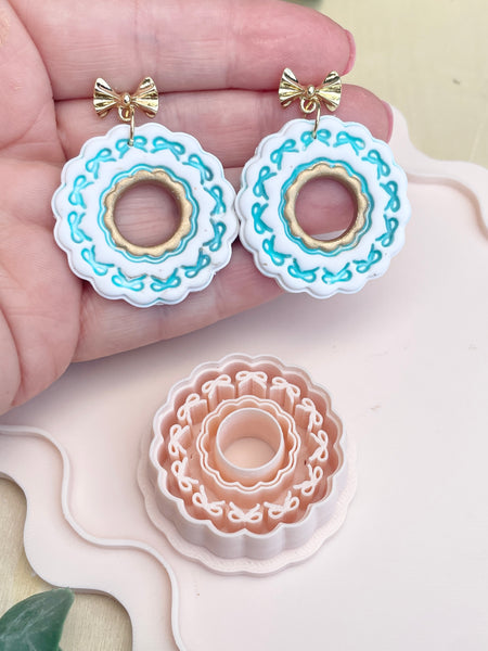 Bow wreath cutter