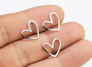 Bright silver heart charms  x 8 pieces