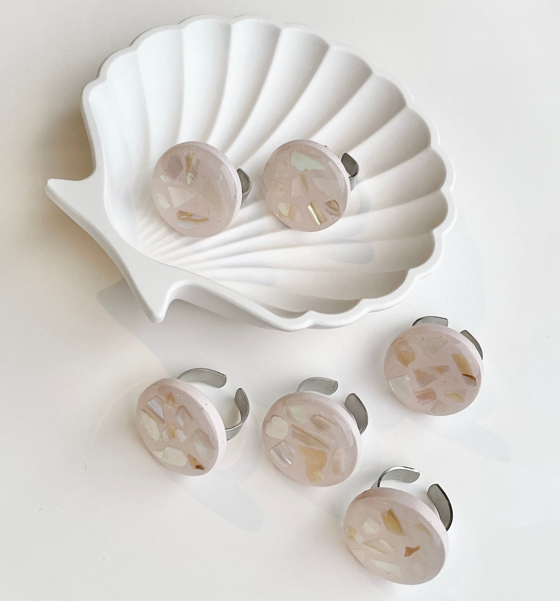 Shell crush resin coated adjustable rings - Large 2.5cm